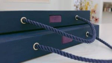 Примерна книга за платове за прозорци със сини корици